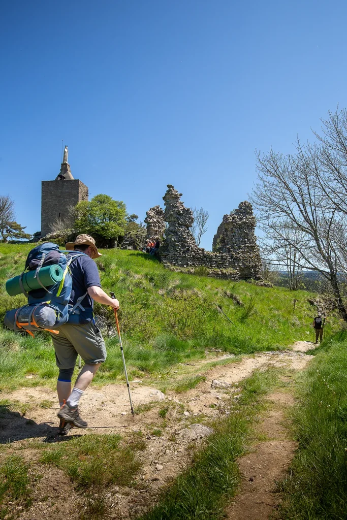 Randonneurs au Château de Luc