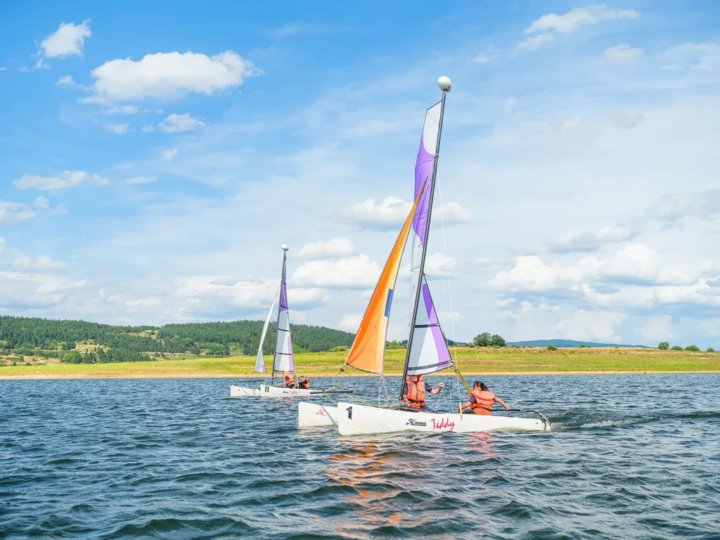 Family sailing on Lake Naussac