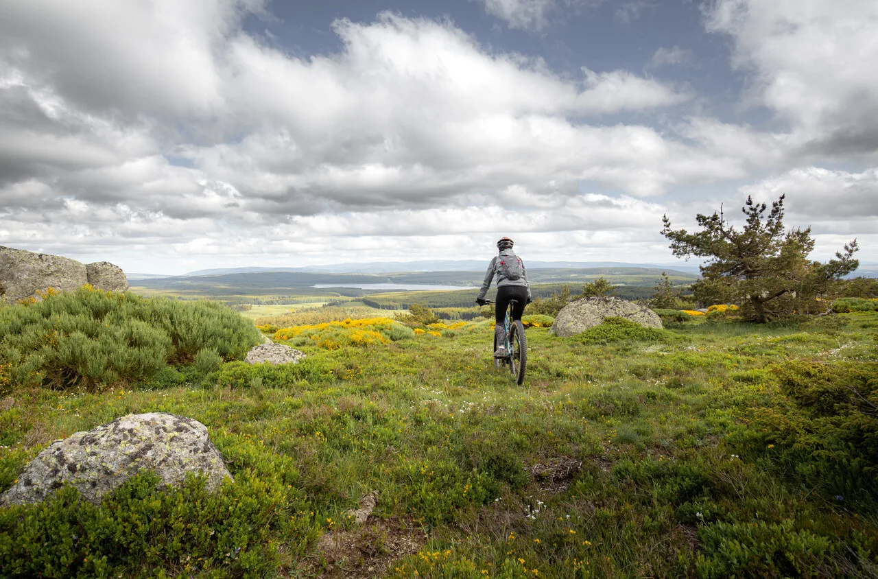 VTT sur les hauteurs du Lac de Charpal