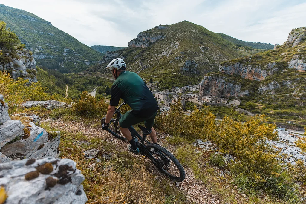 Mountain bike descent through the Gorges du Tarn