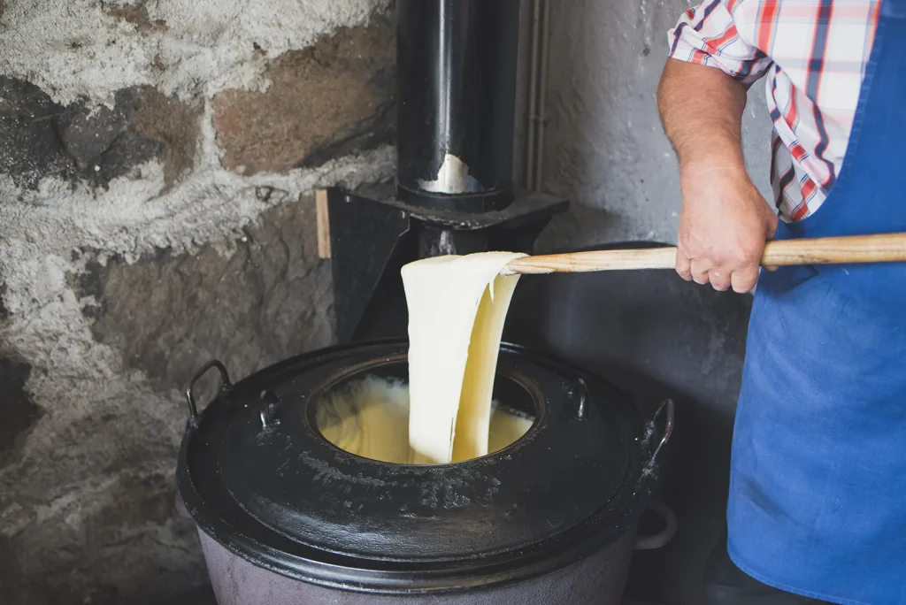 Making aligot in a buron