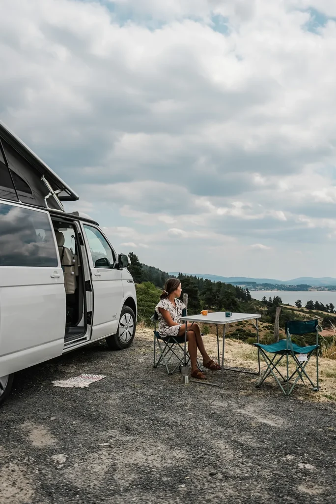 Breakfast by the shores of Lake Naussac