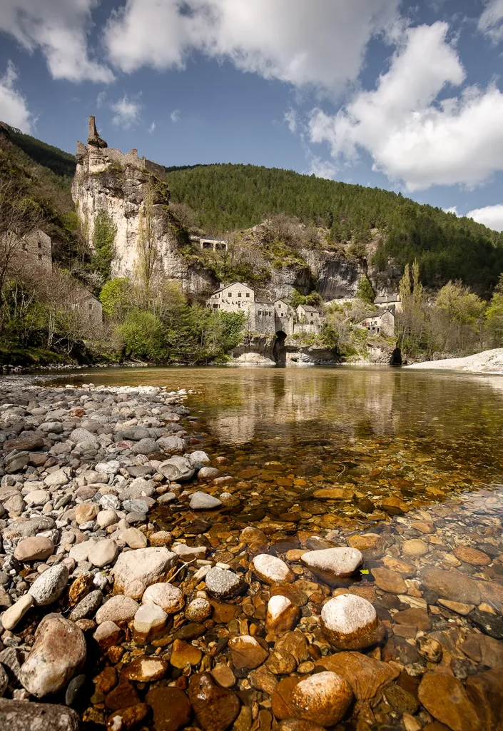 Pebble beach at Castelbouc