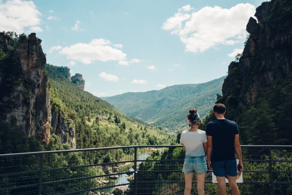 A couple enjoying the panoramic view from the Pas de Soucy, in the Gorges du Tarn.