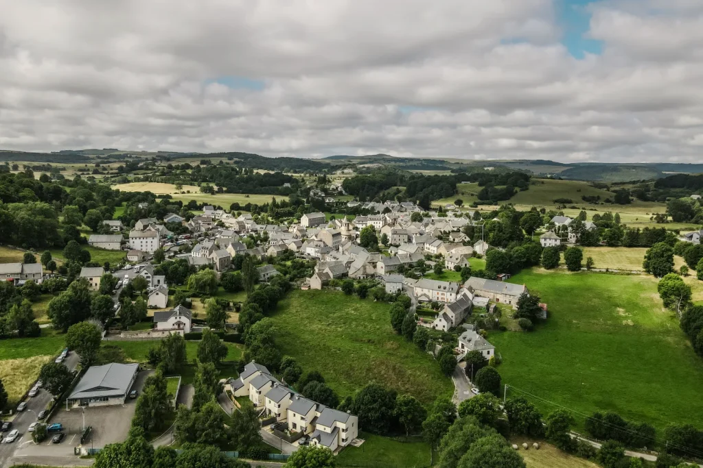 An aerial view of the town of Nasbinals.