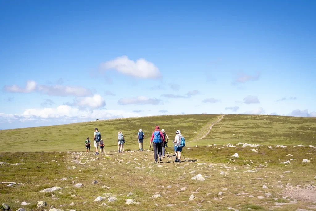 Groupe de randonneurs au sommet de Finiels