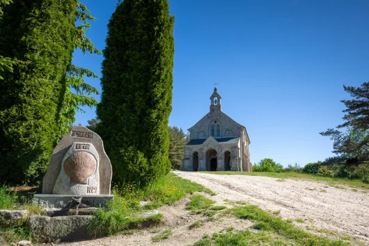 Coquille et chapelle Saint-Roch sur Saint Jacques de Compostelle