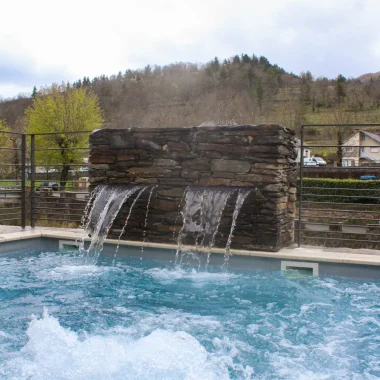 Piscine extérieure de la station thermale de Bagnols-les-Bains