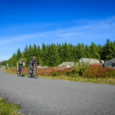 Cyclistes sur la route du Truc de Fortunio