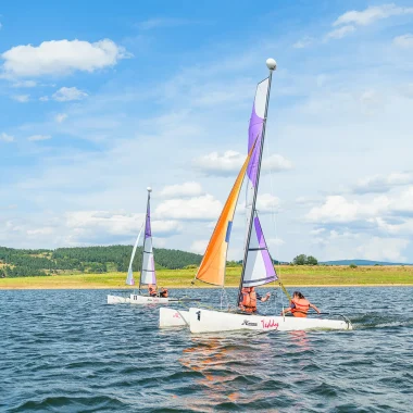 Voile en famille au lac de naussac