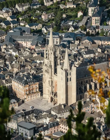 Vue aérienne sur la cathédrale de Mende