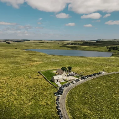 Vue aérienne sur le buron du Cap Combattut