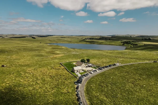 Vue aérienne sur le buron du Cap Combattut