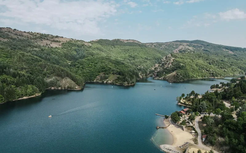 Vue aérienne sur le lac de Villefort