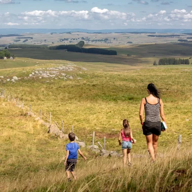 Famille sur le plateau de l'Aubrac