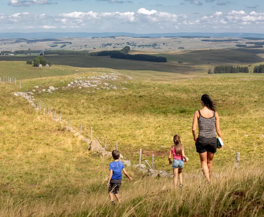 Famille sur le plateau de l'Aubrac