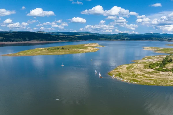 Vue aérienne sur le Lac de Naussac