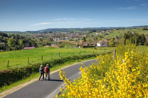 Randonneurs sur le chemin de Régordane
