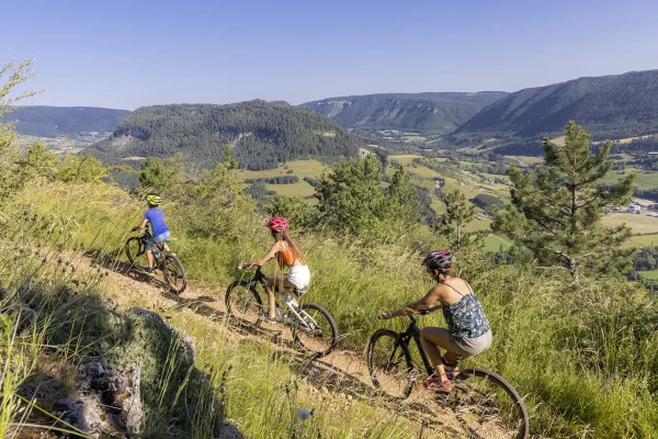 VTT en famille sur le Causse de Mende