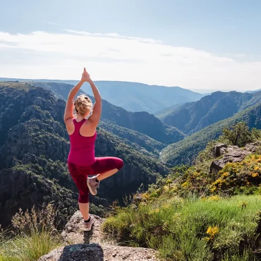 Yoga face aux Gorges du Chassezac