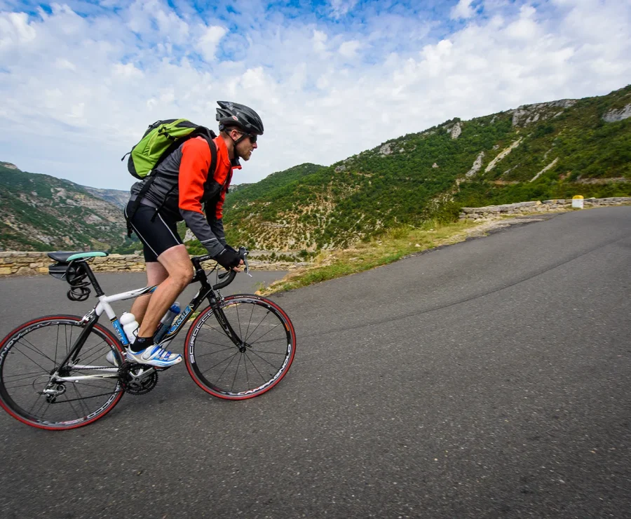 Cycliste dans les Gorges