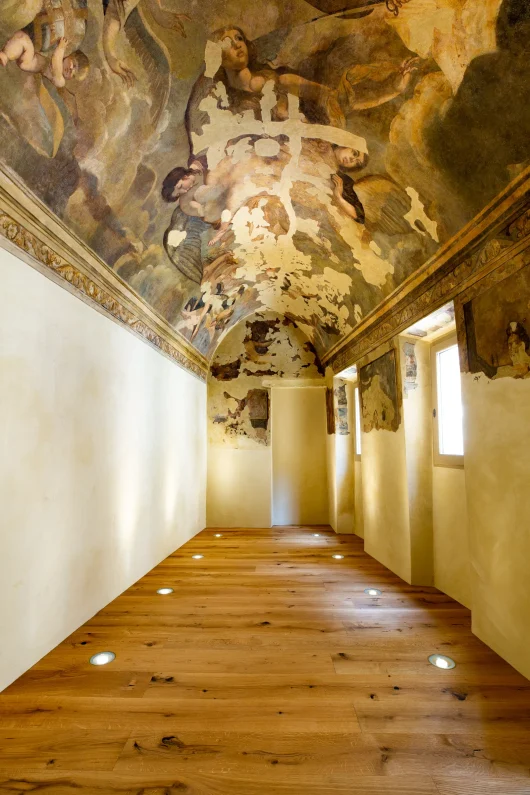Plafond peint, restauré au sein du musée du Gévaudan.